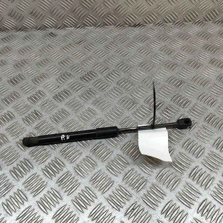Amortizatorius variklio dangčio