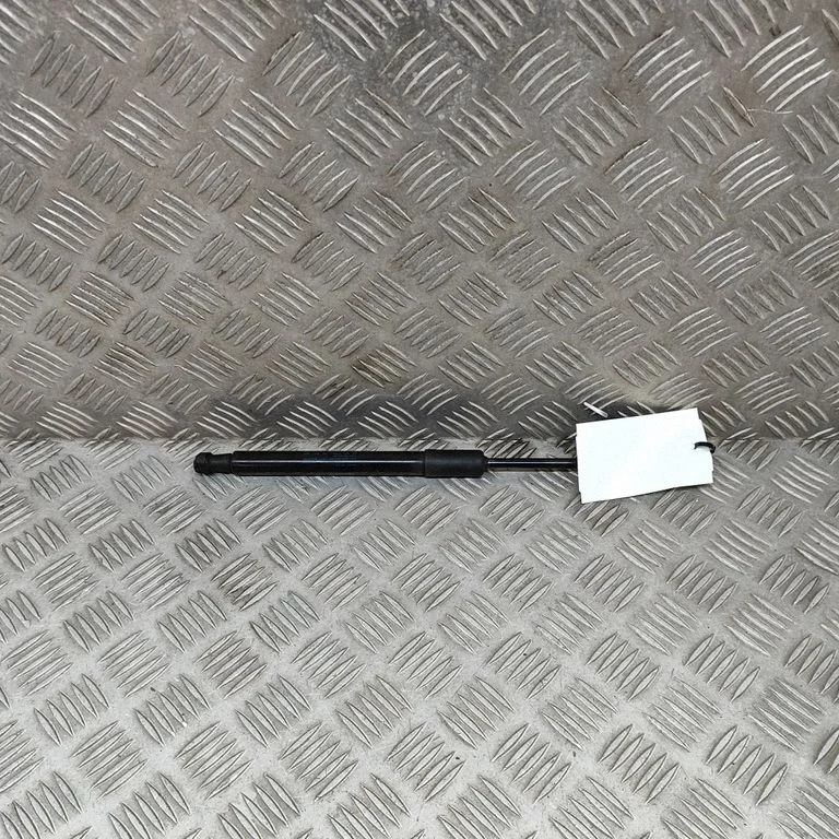 Motora pārsega amortizators 8W0823359B