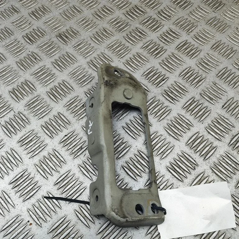 Poritiiva kinnitusklamber 791202W000