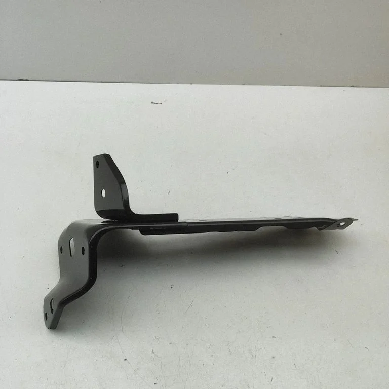 Poritiiva kinnitusklamber D1ZE521R0A – Mazda CX-3 (2015-)