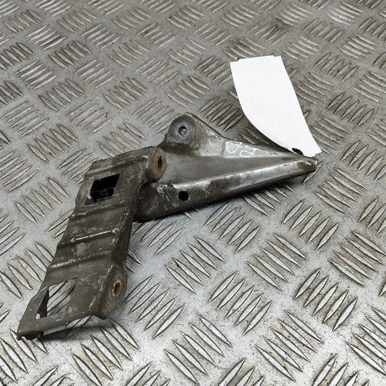 Poritiiva kinnitusklamber 5370530051 – Lexus GS 250 350 300H 450H (2013-)