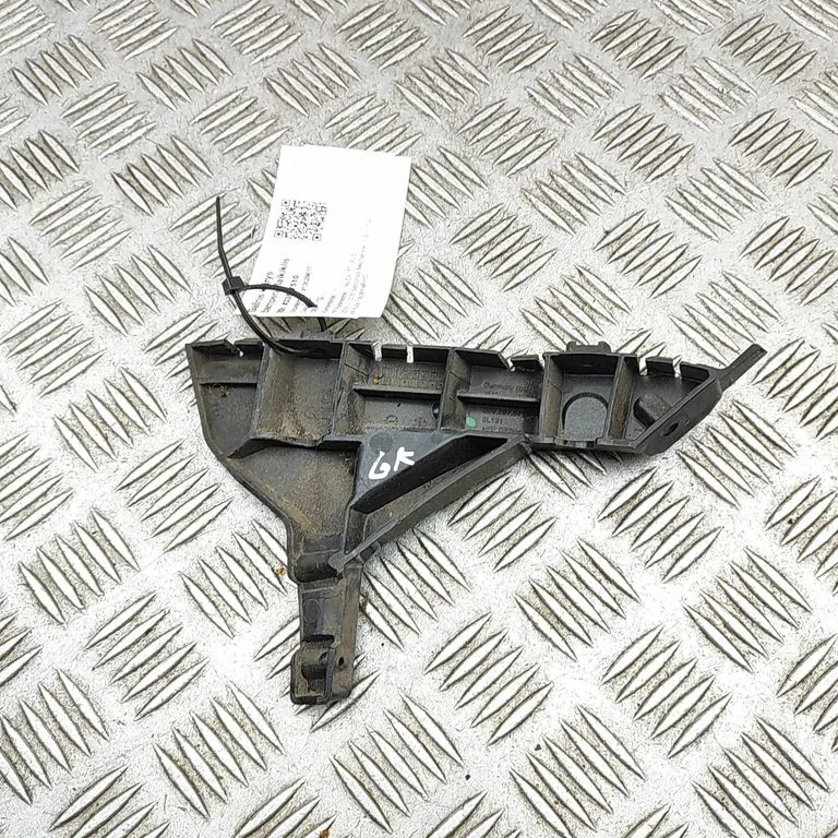 Aizmugurējā bufera turētājs 8S0807571