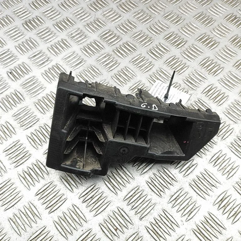 Rear bumper mounting bracket 86654HF000