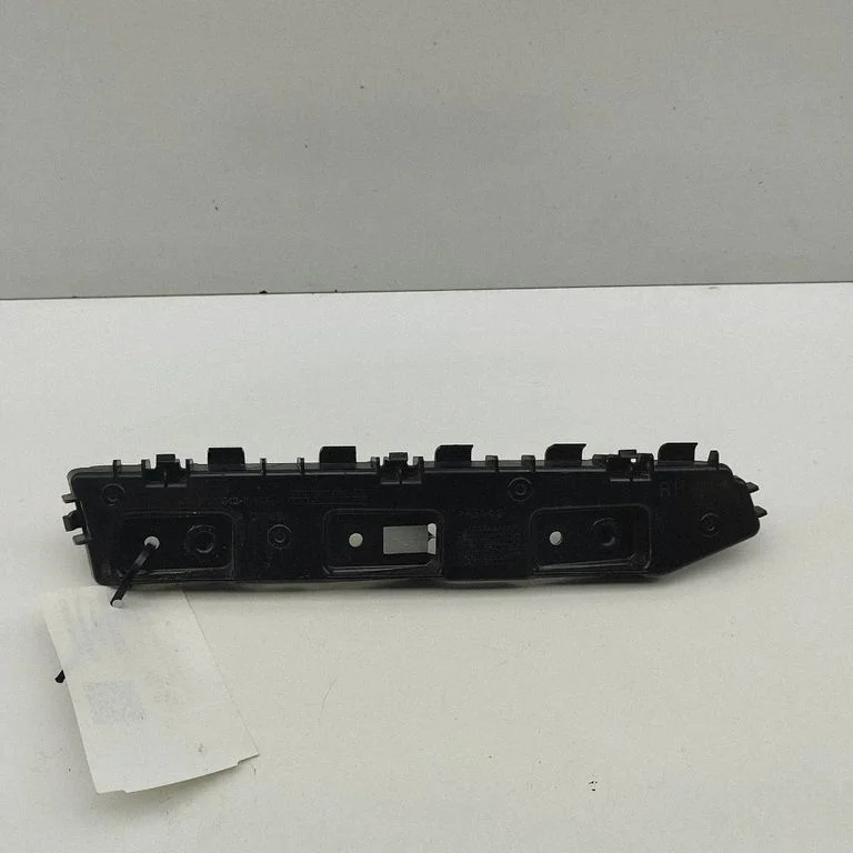 Aizmugurējā bufera turētājs LV4B17D948D
