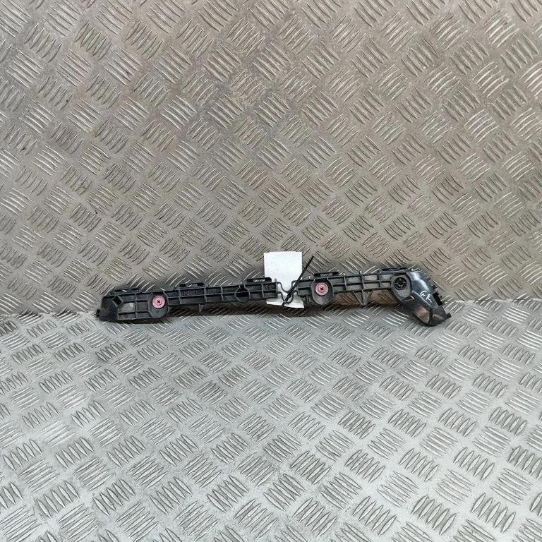 Aizmugurējā bufera turētājs 5257647040