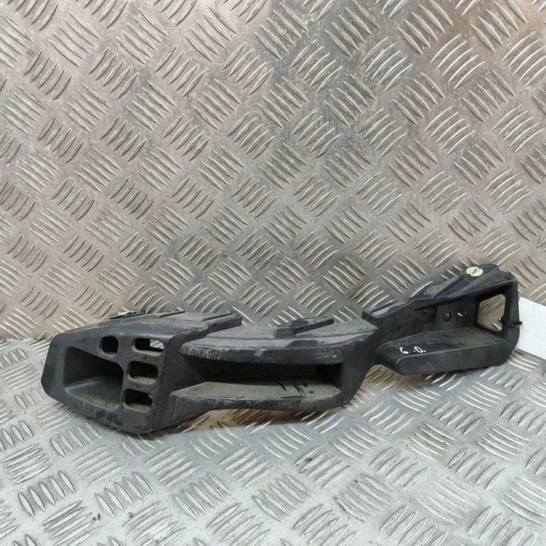 Aizmugurējā bufera turētājs 7P5807394A