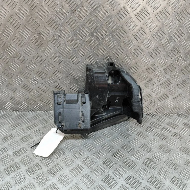 Rear bumper mounting bracket