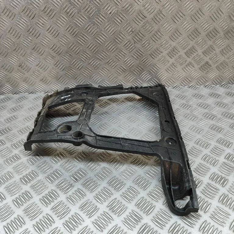 Aizmugurējā bufera turētājs 4M0807453