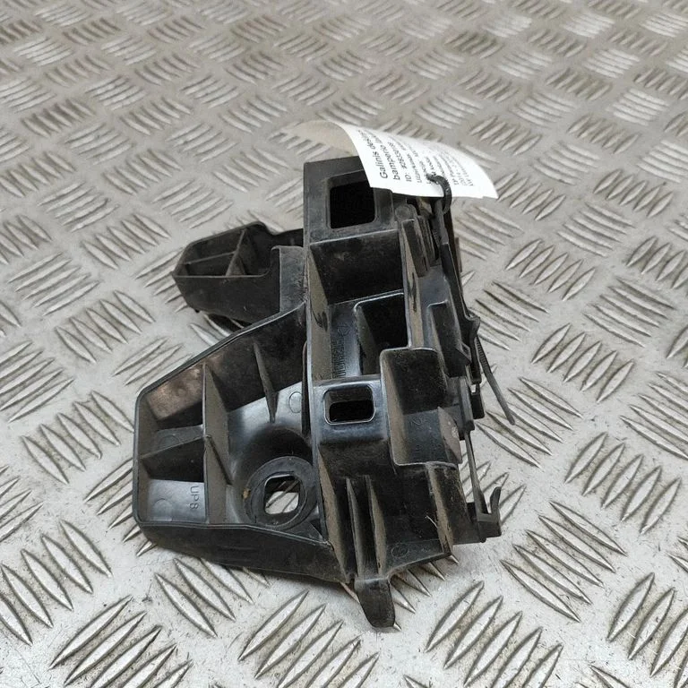 Tagumise kaitseraua kinnitusklamber – Volkswagen Passat CC (2008-2016)