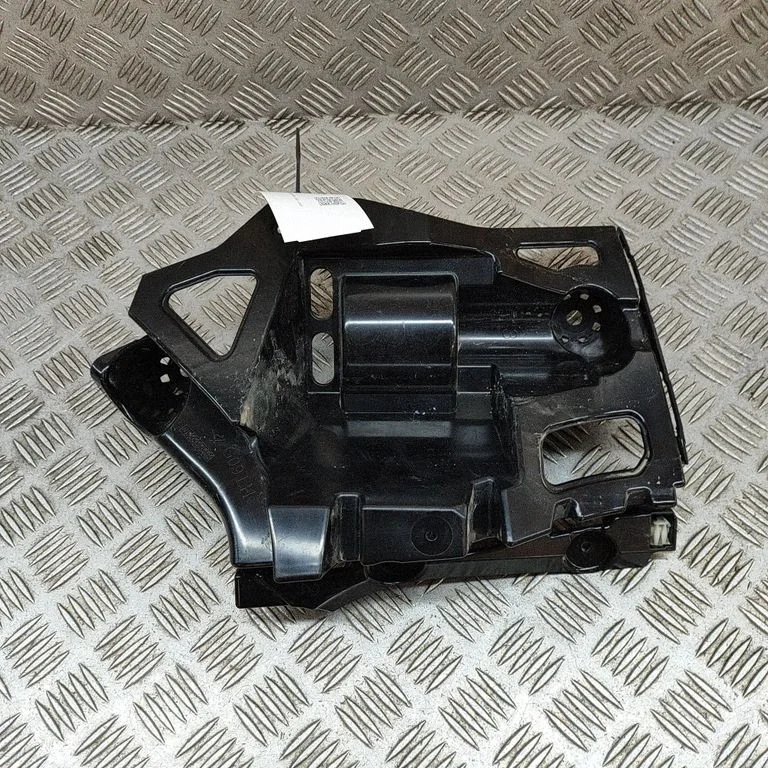 Rear bumper mounting bracket – BMW XM (2022-)