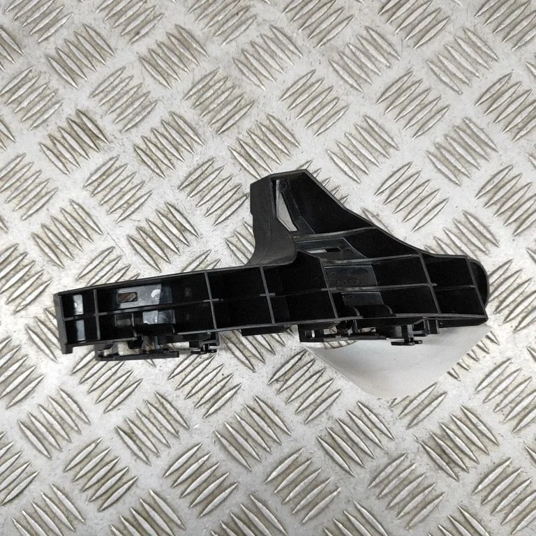 Rear bumper mounting bracket – Lexus RX 450H (2016-)