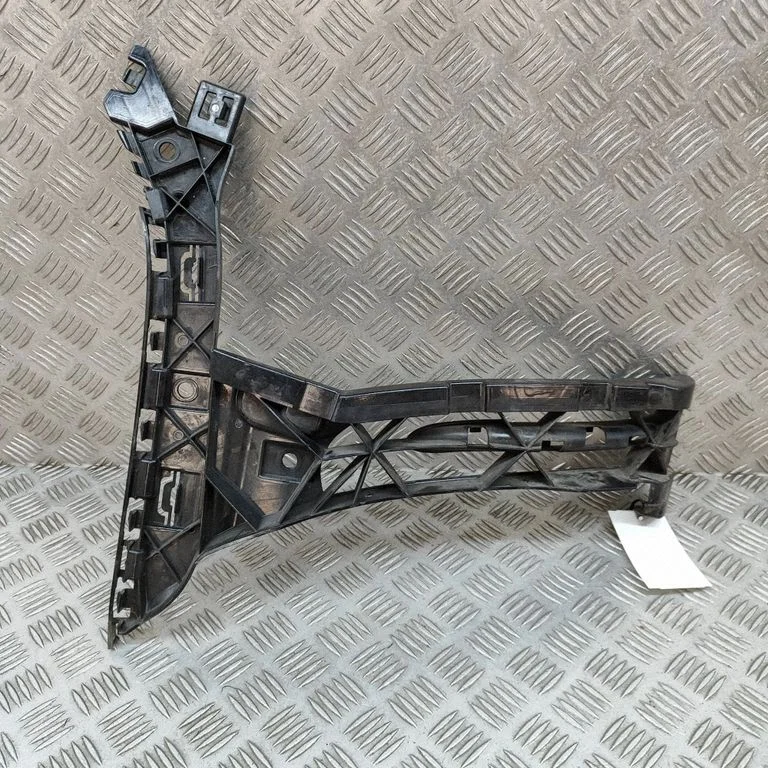 Aizmugurējā bufera turētājs – Mercedes-Benz E klase W213 (2016-)