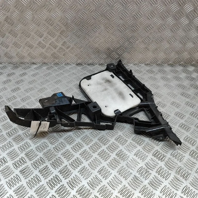 Tagumise kaitseraua kinnitusklamber – Mercedes-Benz C-klass W205 (2014-2021)