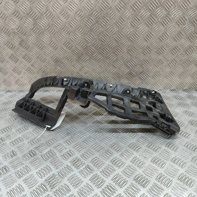 Rear bumper mounting bracket – Porsche Macan (95B) (2014-2018)