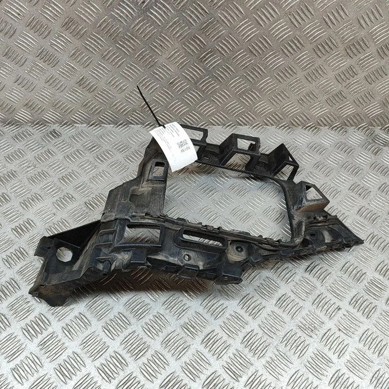 Rear bumper mounting bracket 7P6807393A