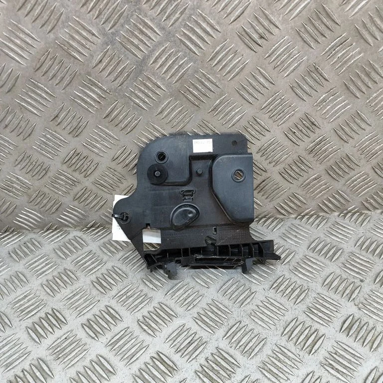 Aizmugurējā bufera turētājs L1TB17E851A