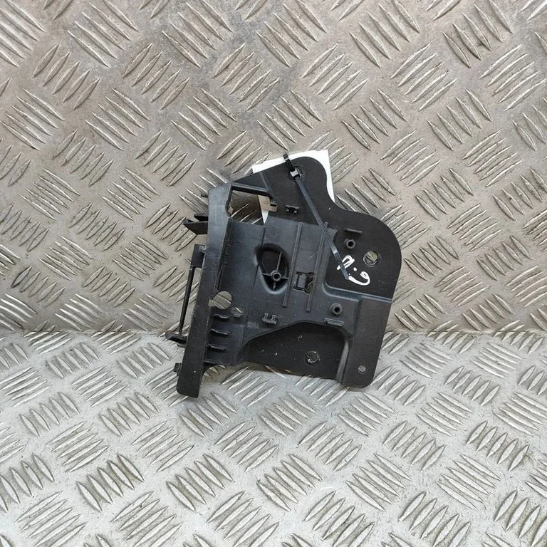 Aizmugurējā bufera turētājs L1TB17E850A