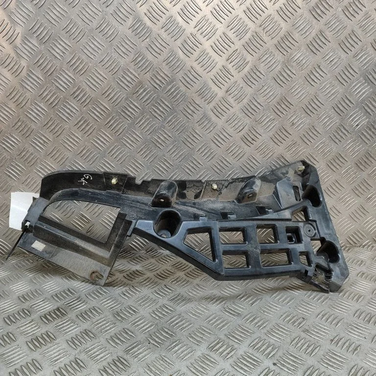 Rear bumper mounting bracket – Porsche Macan (95B) (2014-2018)