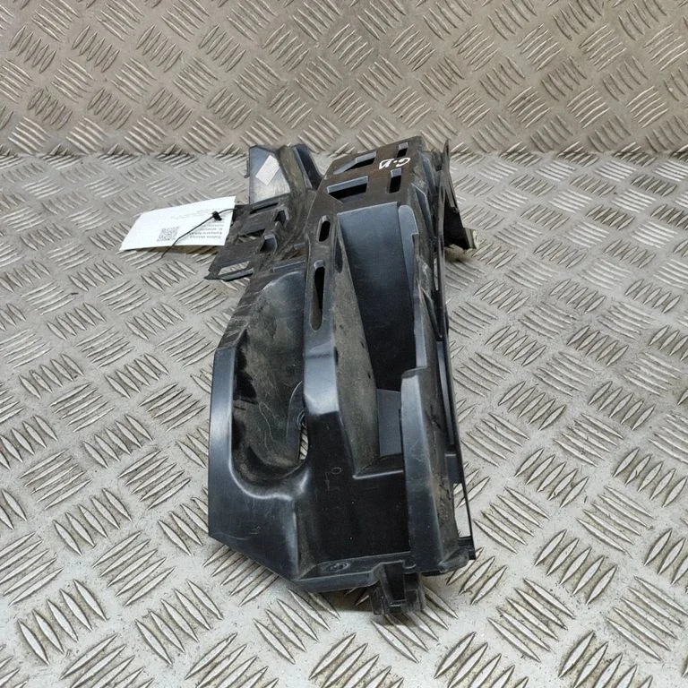 Rear bumper mounting bracket – Porsche Macan (95B) (2014-2018)