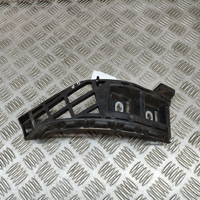 Rear bumper mounting bracket – Mercedes-Benz E-Class W212 (2009-2016)