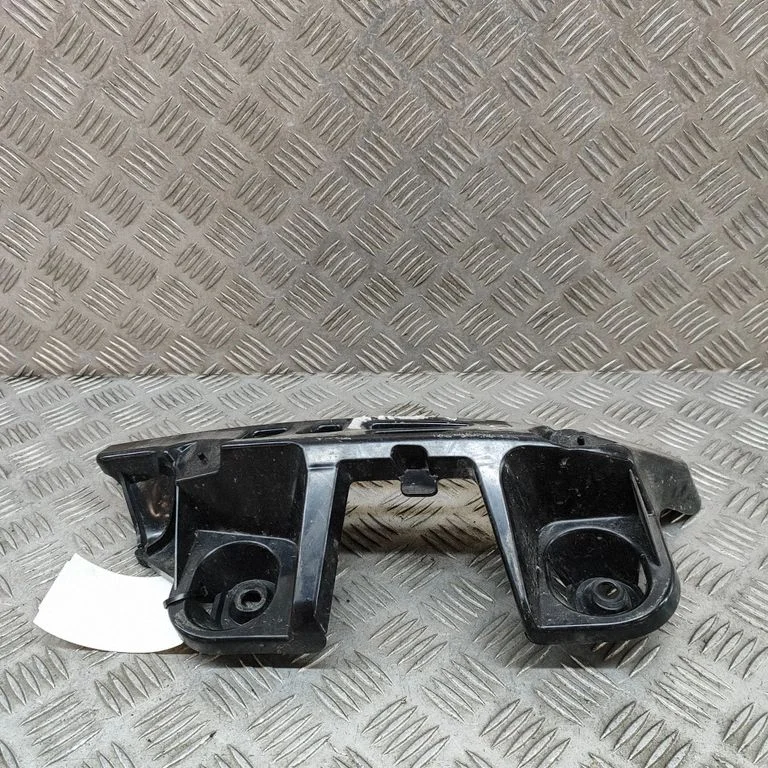 Aizmugurējā bufera turētājs – Mercedes-Benz CLA klase C117 X117 W117 (2013-2019)