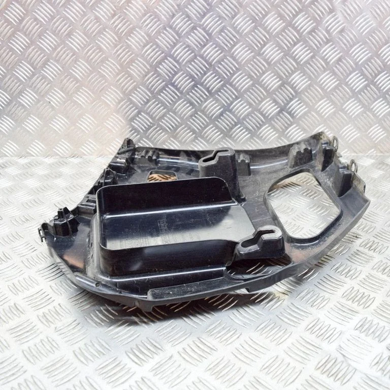 Aizmugurējā bufera turētājs – BMW 2. sērija F22 F23 (2017-)
