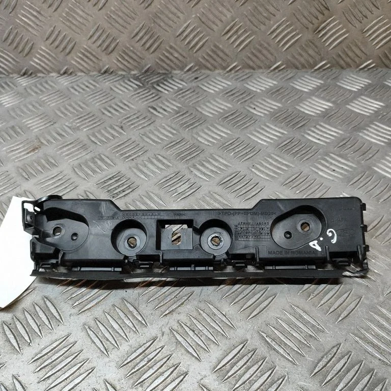 Aizmugurējā bufera turētājs L1TB17A881A
