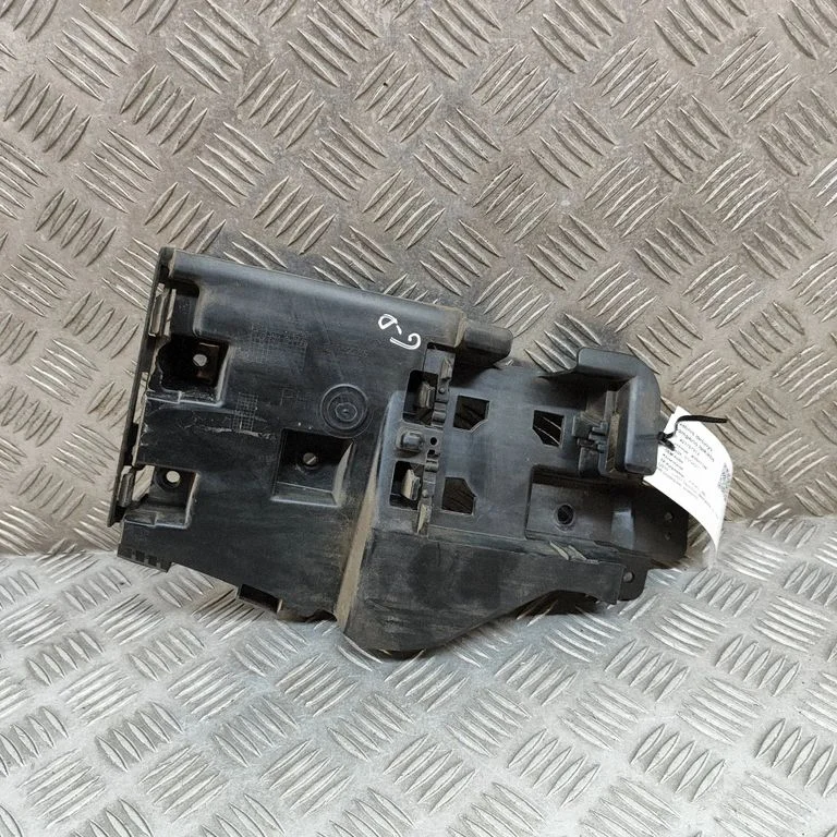 Rear bumper mounting bracket – Volvo V60 (2013-2018)