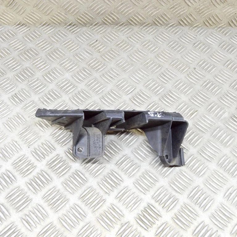 Rear bumper mounting bracket – Seat Leon (1P) (2005-2012)