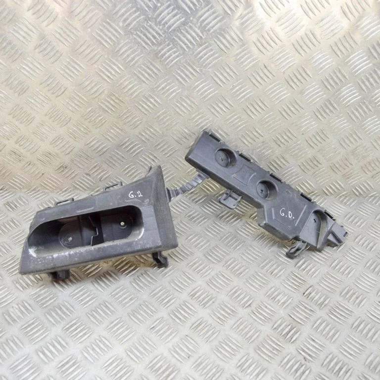 Aizmugurējā bufera turētājs 95256263
