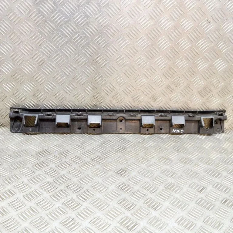 Aizmugurējā bufera turētājs L1TB17B861A