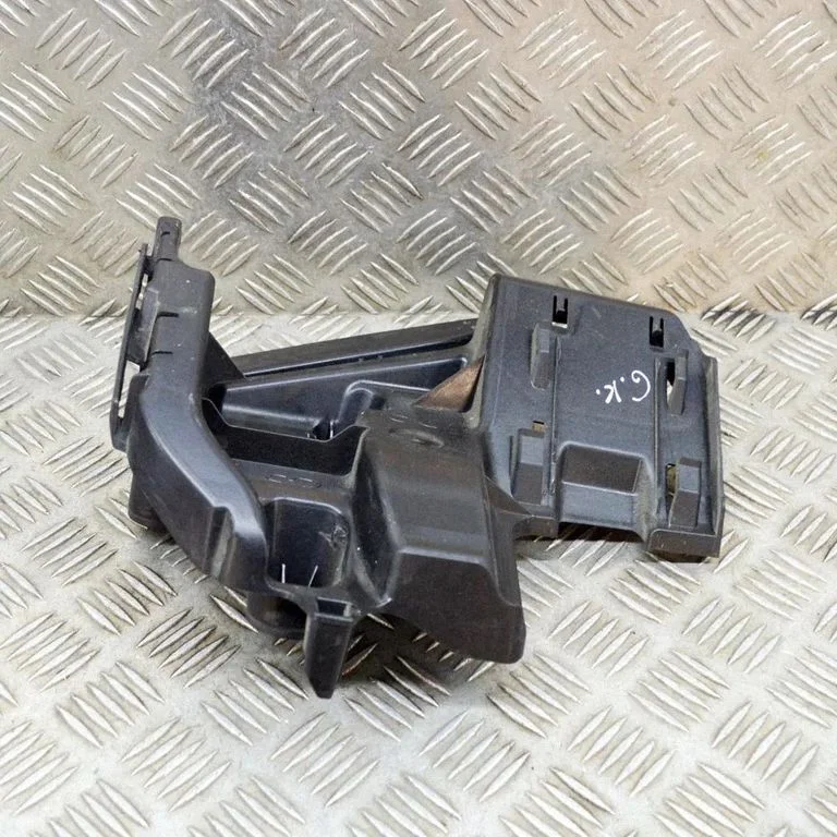 Rear bumper mounting bracket