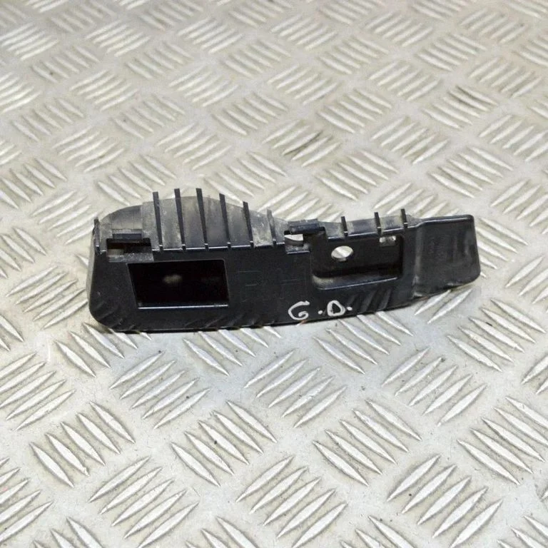 Aizmugurējā bufera turētājs 108399300D