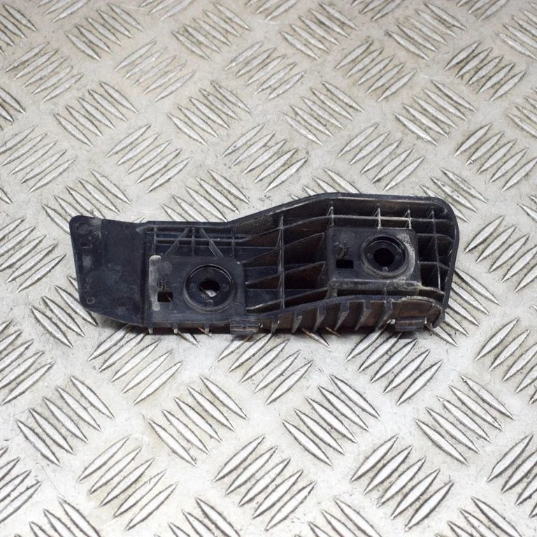 Rear bumper mounting bracket 1083992B0B