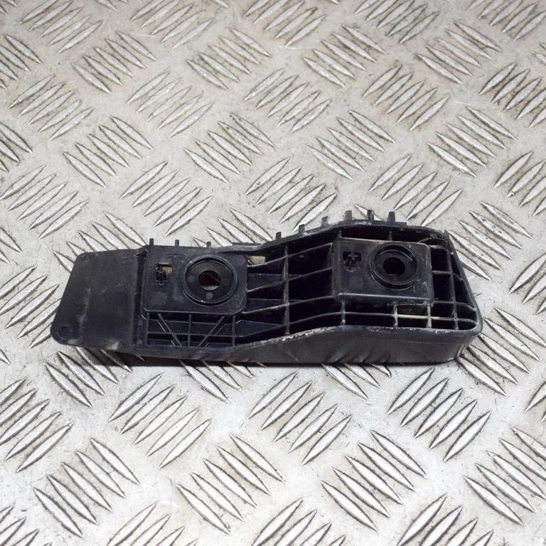 Rear bumper mounting bracket 1083993B0B