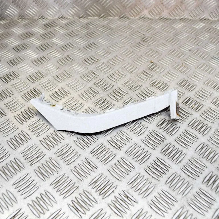 Rear bumper mounting bracket – Land Rover Range Rover Evoque L538 (2011-2018)
