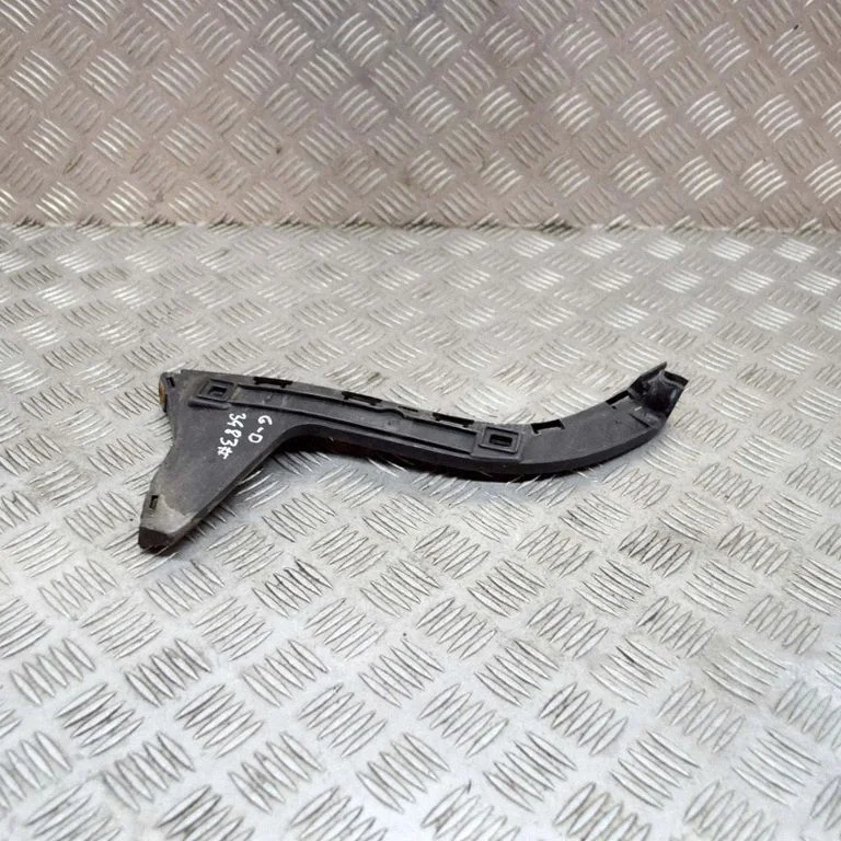 Rear bumper mounting bracket 09466905 – Volvo C70 (2006-2010)