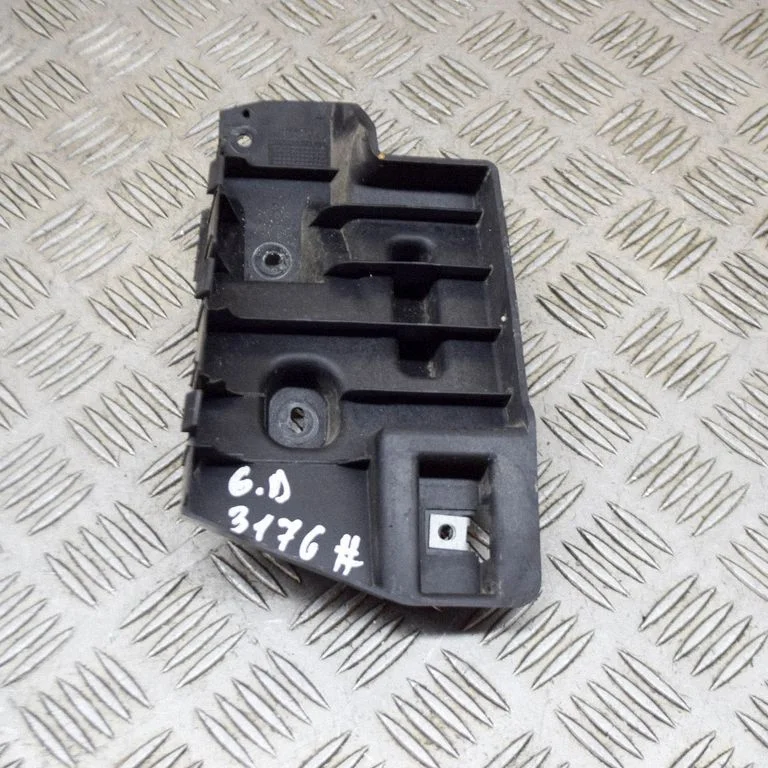 Aizmugurējā bufera turētājs 670003324