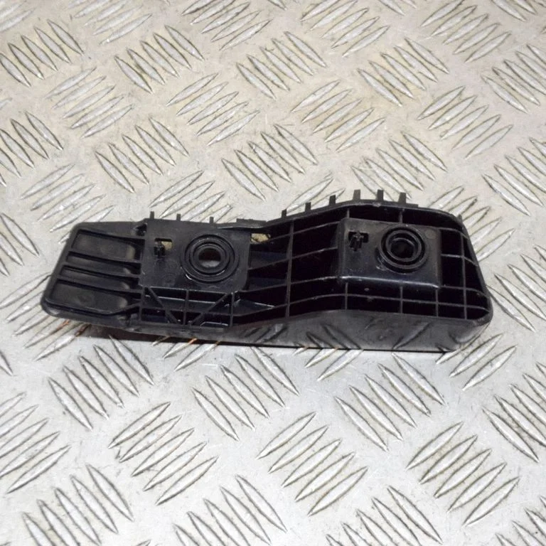 Aizmugurējā bufera turētājs 108399300D