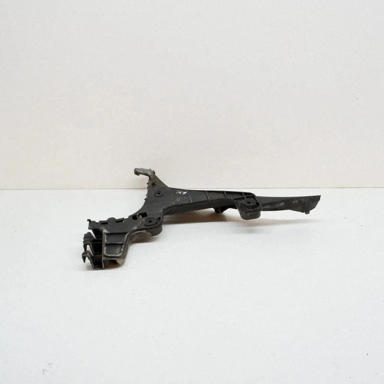 Rear bumper mounting bracket – Audi A3 S3 8P (2003-2012)