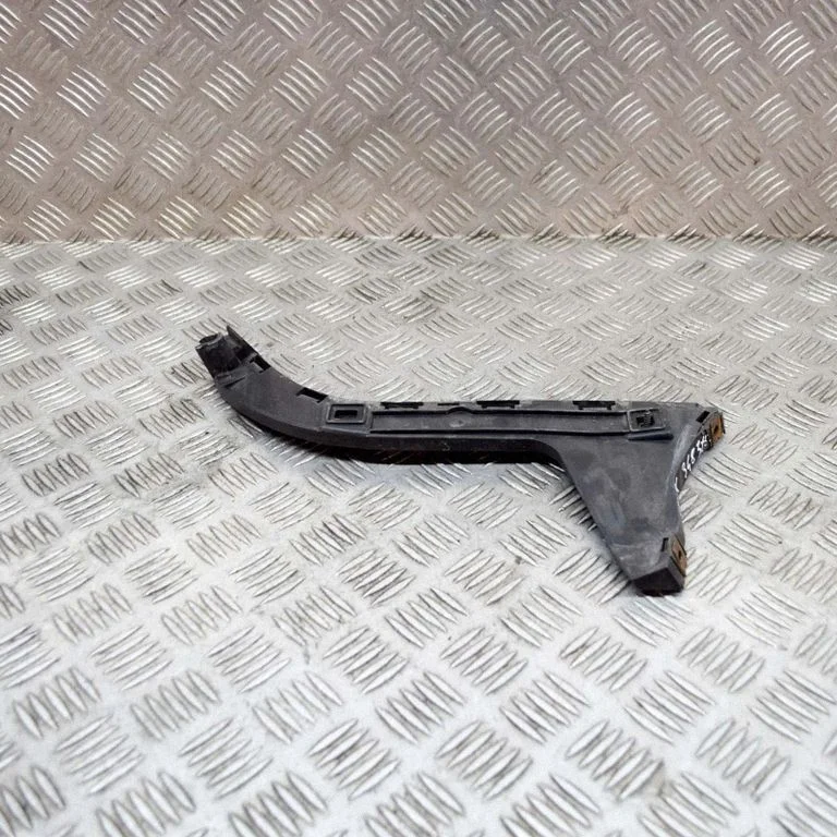 Rear bumper mounting bracket 09466906 – Volvo C70 (2006-2010)