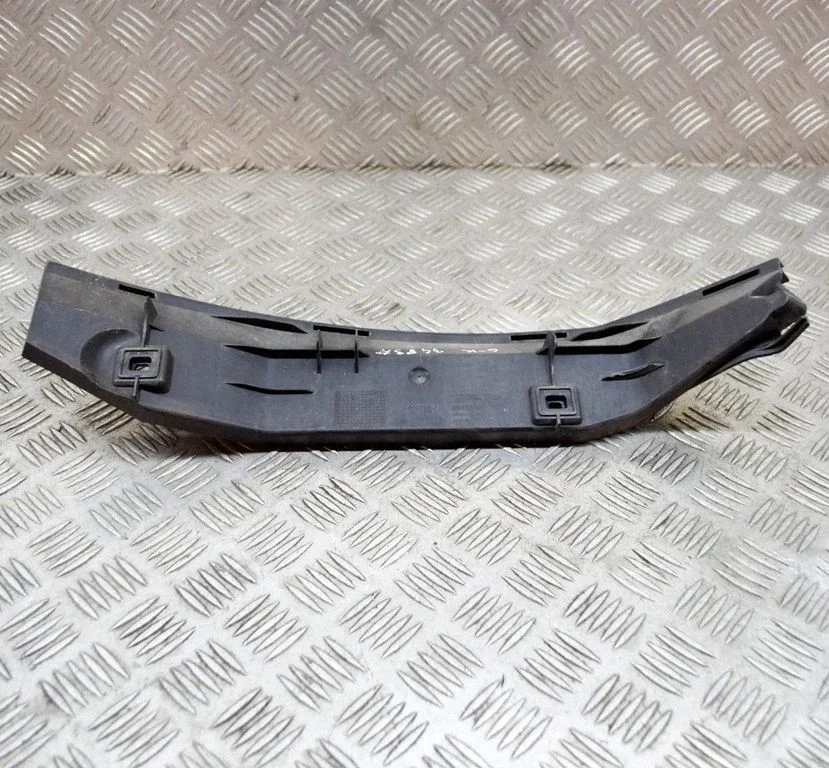 Rear bumper mounting bracket 09466908 – Volvo C70 (2006-2010)