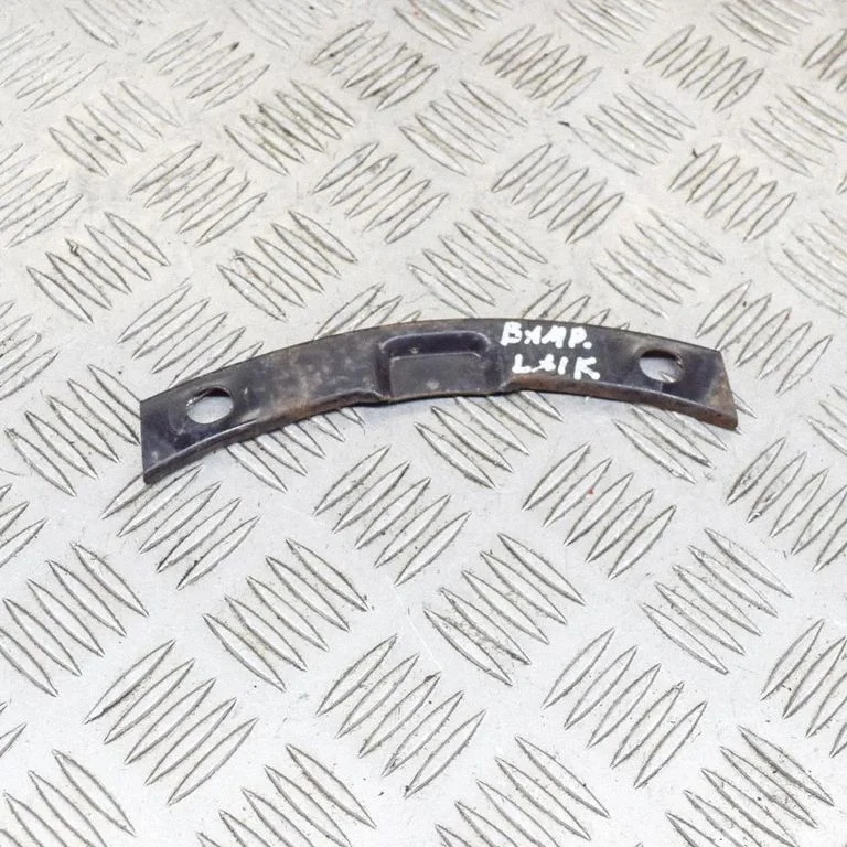 Rear bumper mounting bracket – left