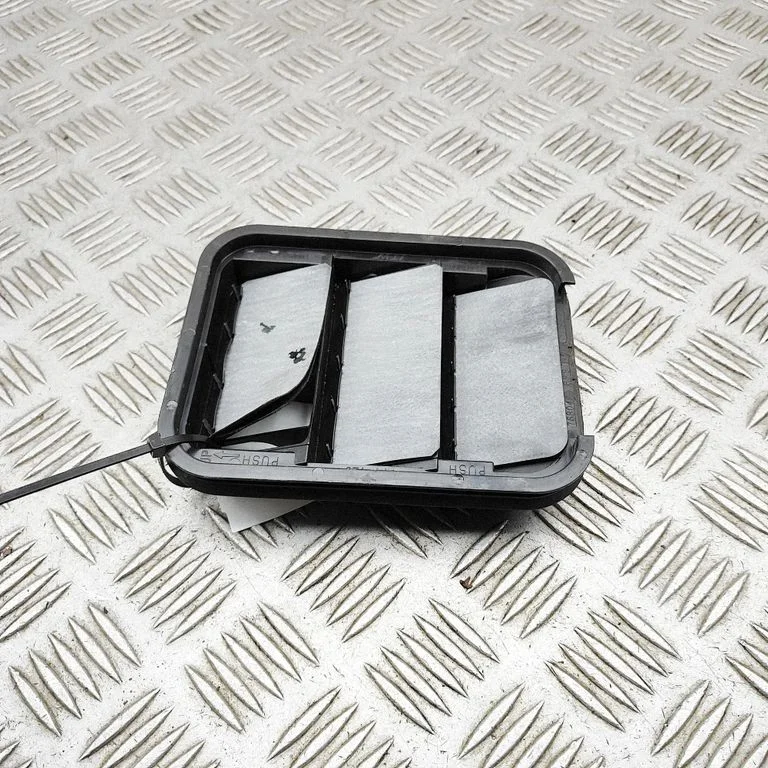 Ventilatsioonirest 768046RS0A