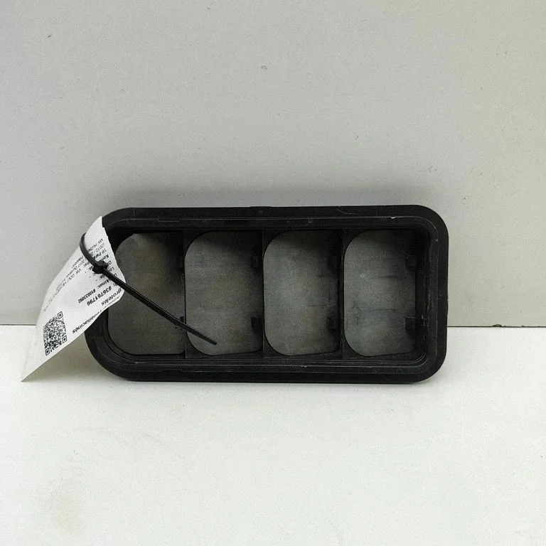 Ventilatsioonirest 7N0819465E