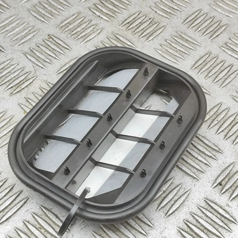 Ventilatsioonirest 10285751 – Chevrolet Corvette C7 (2014-2019)