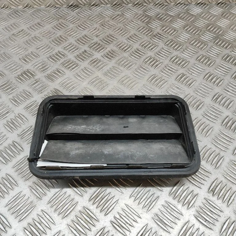 Ventilatsioonirest – Lexus RX 450H (2016-)