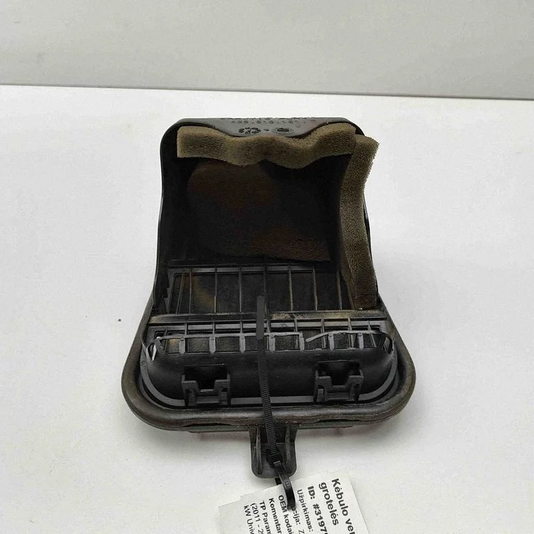Quarter panel pressure vent 4G9819161B