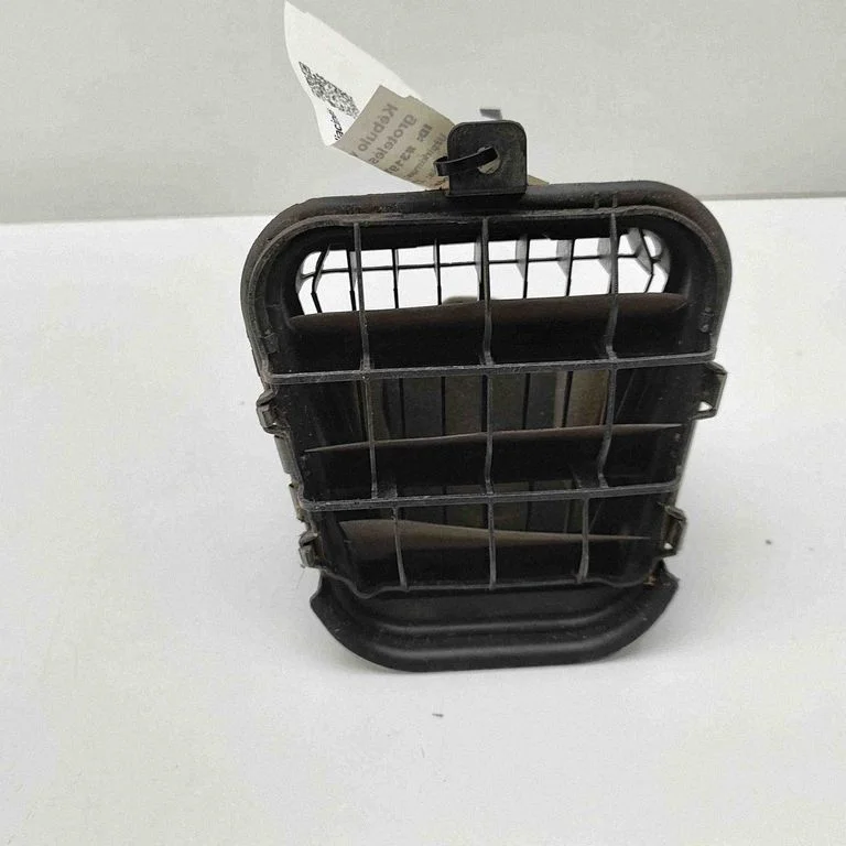 Quarter panel pressure vent 4G9819161B