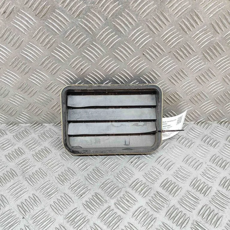 Quarter panel pressure vent 7PP819181A